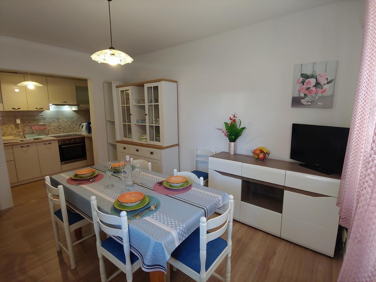 Family Apartments Ankica Crikvenica Exterior foto